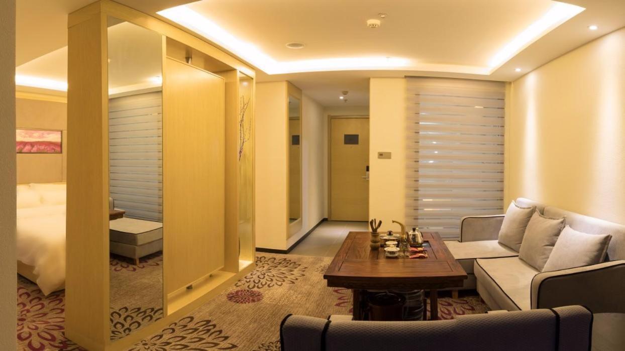 Lavande Hotel Luzhou Jiale Century City Exterior foto